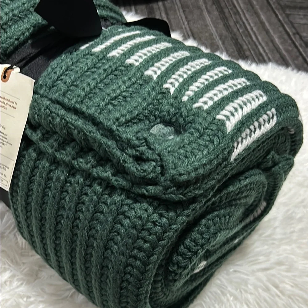 Hearth & Hand with Magnolia for Target Green Chunky Christmas Throw Blanket NEW